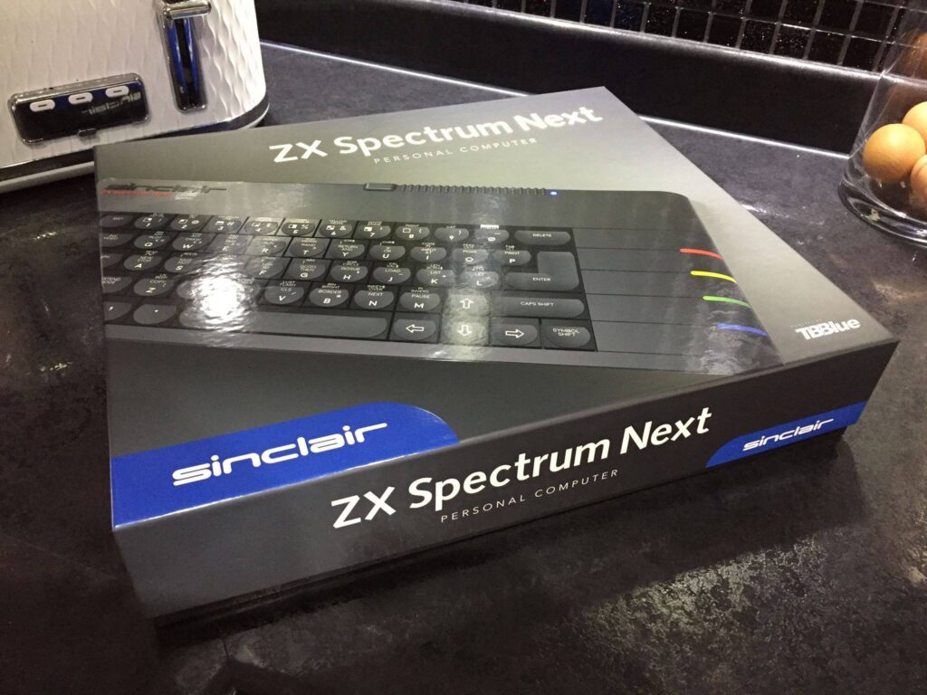 É sério, estou completamente apaixonado pela caixa do Spectrum Next.