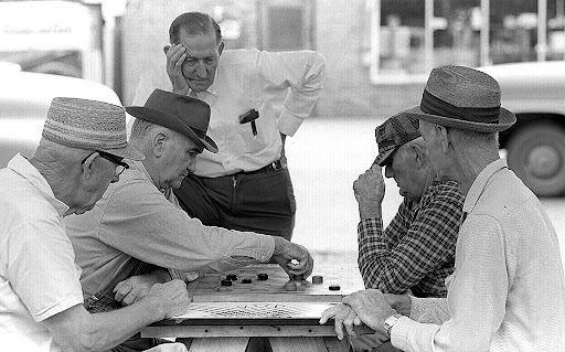 Conversa na Praça de Retrópolis.